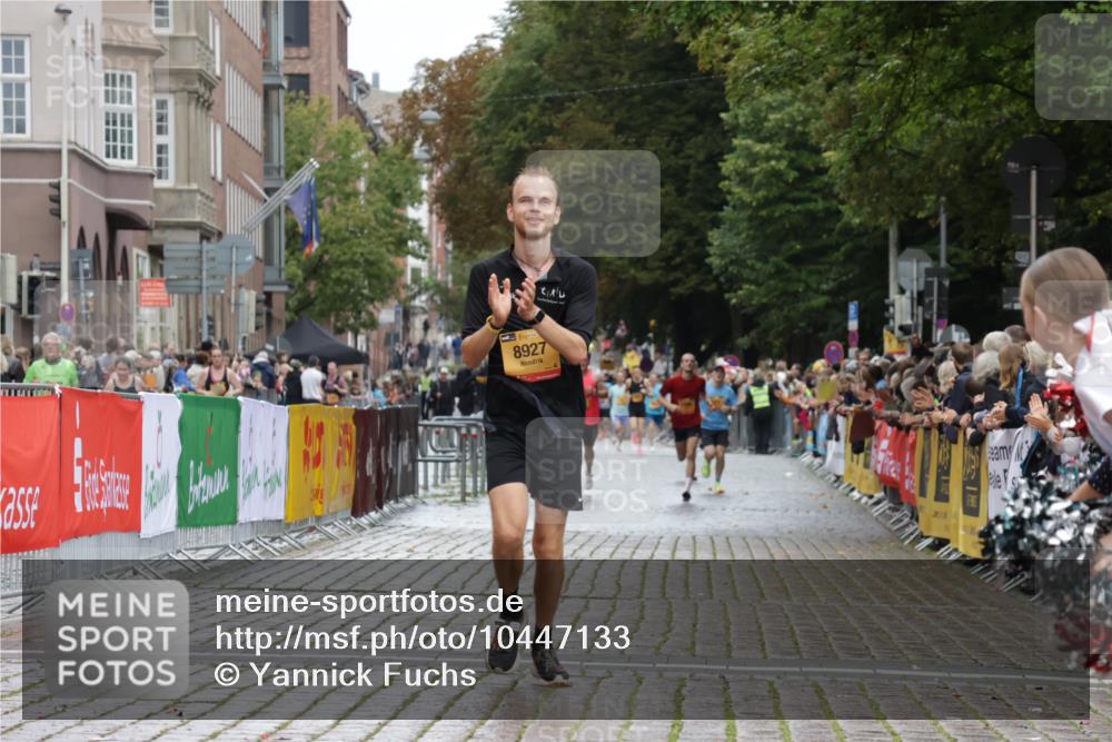 13.09.2026 - Kiel Lauf Yannick Fuchs http://msf.ph/oto/10447133 13.09.2026 12:18:21 Ziel 447, 949, 1043, 3967, 1043, 3774, 4114, 7946, 8927, 9247, 1970, 6333, 8402, 639, 6359, 6932, 7186, 9247, 9345, 12351 meine-sportfotos.de