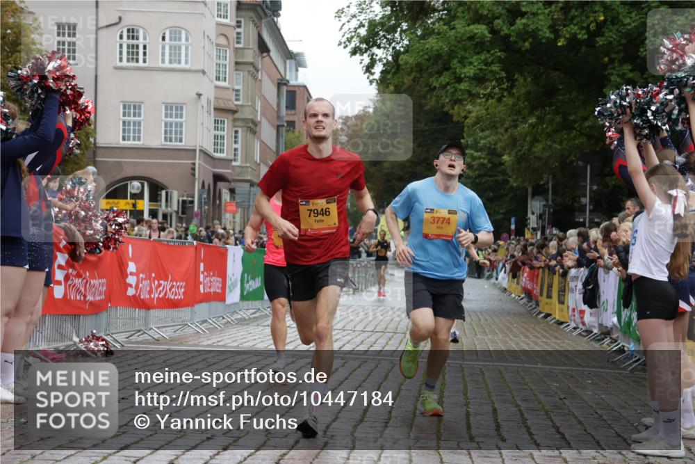 13.09.2026 - Kiel Lauf Yannick Fuchs http://msf.ph/oto/10447184 13.09.2026 12:18:32 Ziel 1970, 6333, 8402, 447, 949, 1043, 3774, 3967, 4114, 7946, 8927, 1510, 1661, 11272, 12648, 12707, 8927 meine-sportfotos.de