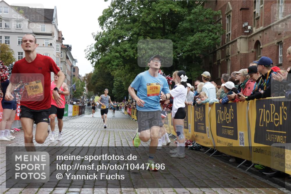 13.09.2026 - Kiel Lauf Yannick Fuchs http://msf.ph/oto/10447196 13.09.2026 12:18:33 Ziel 1970, 6333, 8402, 447, 949, 1043, 3774, 3967, 4114, 7946, 8927, 1510, 1661, 2960, 4280, 11272, 12648, 12707, 8927 meine-sportfotos.de