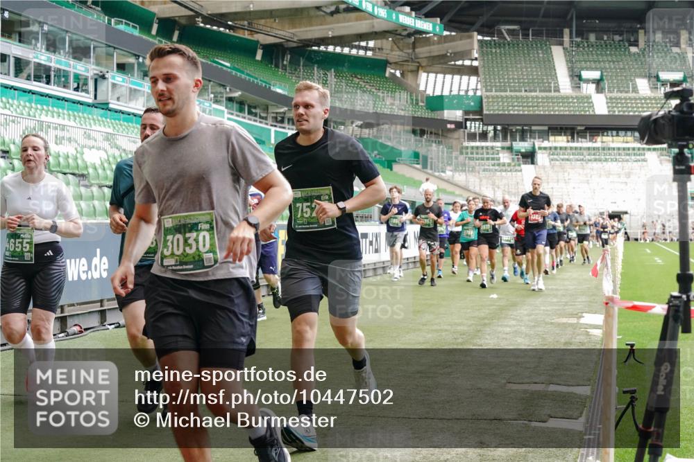 13.09.2026 - 21. swb-Marathon Bremen Michael Burmester http://msf.ph/oto/10447502 13.09.2026 13:08:33 Laufen im Stadion 132, 156, 383, 489, 549, 551, 563, 607, 625, 682, 800, 808, 809, 813, 834, 846, 884, 911, 1025, 1072, 1124, 1150, 1173, 1189, 1210, 1285, 1289, 1322, 1364, 1387, 1395, 1398, 1532, 1559, 1600, 1688, 1831, 1841, 1854, 1880, 1899, 1926, 2003, 2041, 2070, 2208, 2215, 2219, 2229, 2243, 2283, 2318, 2366, 2380, 2405, 2413, 2429, 2441, 2467, 2492, 2565, 2611, 2635, 2692, 2727, 2731, 2755, 2782, 2802, 2823, 2831, 2841, 2866, 2897, 2911, 2930, 2931, 2941, 2949, 2960, 3327, 3437 meine-sportfotos.de