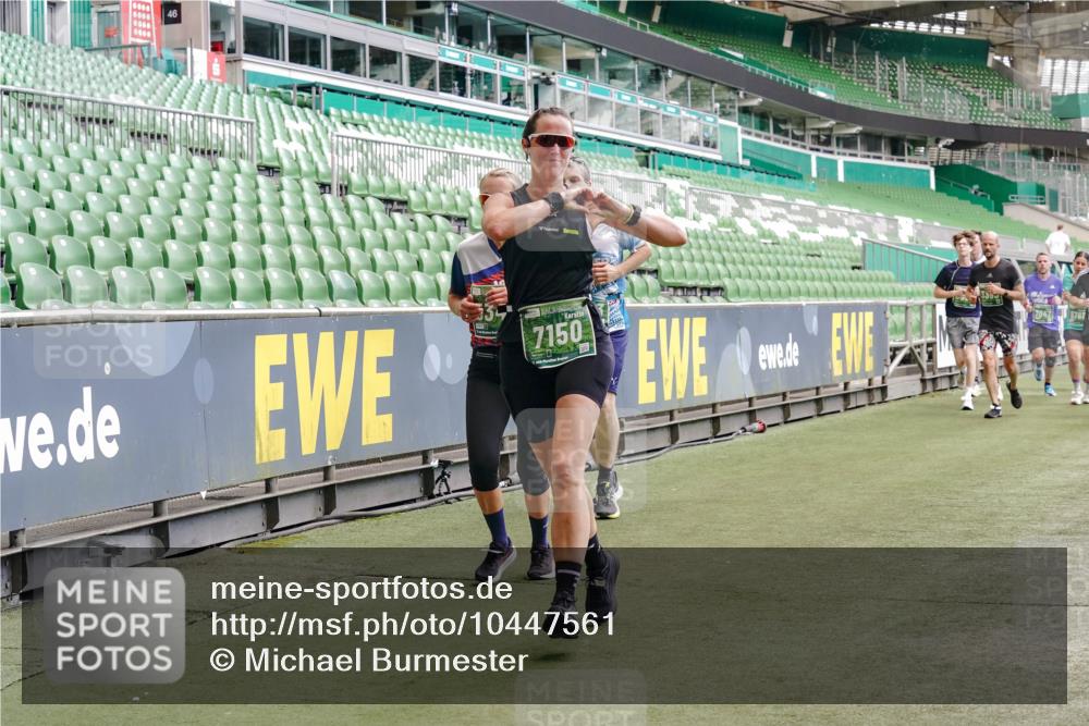 13.09.2026 - 21. swb-Marathon Bremen Michael Burmester http://msf.ph/oto/10447561 13.09.2026 13:08:34 Laufen im Stadion 132, 156, 383, 489, 549, 551, 563, 607, 625, 682, 800, 808, 809, 813, 834, 846, 884, 911, 1025, 1072, 1124, 1150, 1173, 1189, 1210, 1285, 1289, 1322, 1364, 1387, 1395, 1398, 1532, 1559, 1600, 1688, 1831, 1841, 1854, 1880, 1899, 1926, 2003, 2041, 2070, 2208, 2215, 2229, 2243, 2283, 2318, 2366, 2380, 2405, 2413, 2429, 2441, 2467, 2492, 2565, 2611, 2635, 2692, 2727, 2731, 2755, 2782, 2802, 2823, 2831, 2841, 2866, 2897, 2911, 2930, 2931, 2941, 2949, 2960, 3327, 3437 meine-sportfotos.de