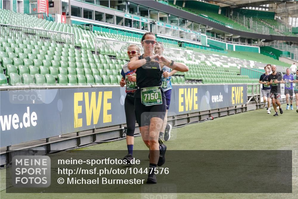 13.09.2026 - 21. swb-Marathon Bremen Michael Burmester http://msf.ph/oto/10447576 13.09.2026 13:08:34 Laufen im Stadion 132, 156, 383, 489, 549, 551, 563, 607, 625, 682, 800, 808, 809, 813, 834, 846, 884, 911, 1025, 1072, 1124, 1150, 1173, 1189, 1210, 1285, 1289, 1322, 1364, 1387, 1395, 1398, 1532, 1559, 1600, 1688, 1831, 1841, 1854, 1880, 1899, 1926, 2003, 2041, 2070, 2208, 2215, 2229, 2243, 2283, 2318, 2366, 2380, 2405, 2413, 2429, 2441, 2467, 2492, 2565, 2611, 2635, 2692, 2727, 2731, 2755, 2782, 2802, 2823, 2831, 2841, 2866, 2897, 2911, 2930, 2931, 2941, 2949, 2960, 3327, 3437 meine-sportfotos.de