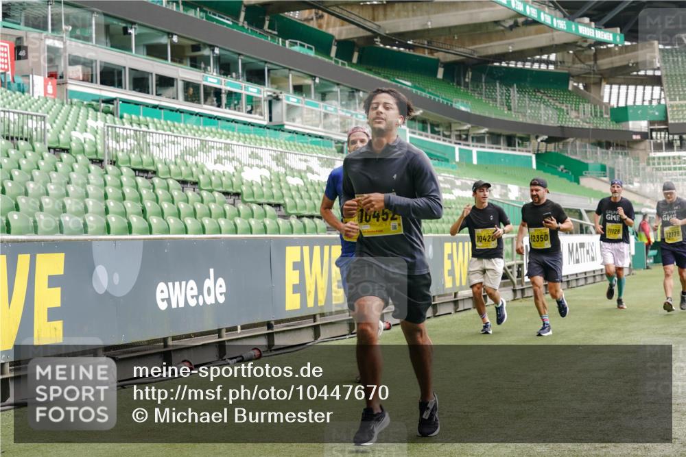 13.09.2026 - 21. swb-Marathon Bremen Michael Burmester http://msf.ph/oto/10447670 13.09.2026 10:29:59 Laufen im Stadion 10162, 10170, 10174, 10183, 10193, 10200, 10218, 10233, 10253, 10267, 10281, 10304, 10334, 10339, 10348, 10359, 10381, 10392, 10421, 10426, 10452, 10467, 10515, 10525, 10537, 10585, 10588, 10641, 10652, 10714, 10734, 10739, 10761, 10763, 10764, 10765, 10780, 10808, 10825, 10827, 10835, 10837, 10840, 10862, 10863, 10876, 10884, 10886, 10887, 10906, 10910, 10923, 10966, 10984, 11002, 11005, 11007, 11018, 11035, 11038, 11109 meine-sportfotos.de