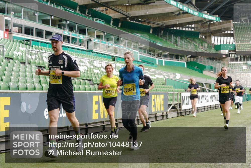 13.09.2026 - 21. swb-Marathon Bremen Michael Burmester http://msf.ph/oto/10448137 13.09.2026 10:30:11 Laufen im Stadion 10162, 10170, 10174, 10183, 10193, 10200, 10218, 10227, 10233, 10253, 10281, 10304, 10334, 10339, 10348, 10359, 10381, 10392, 10426, 10448, 10452, 10467, 10515, 10525, 10537, 10585, 10588, 10641, 10652, 10714, 10734, 10757, 10761, 10763, 10764, 10765, 10780, 10808, 10821, 10822, 10825, 10827, 10837, 10838, 10840, 10862, 10863, 10876, 10884, 10886, 10887, 10906, 10910, 10923, 10966, 10984, 11002, 11007, 11018, 11038, 11109 meine-sportfotos.de