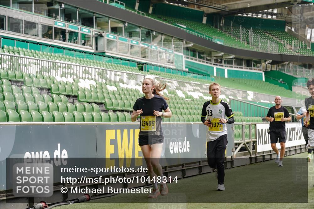 13.09.2026 - 21. swb-Marathon Bremen Michael Burmester http://msf.ph/oto/10448314 13.09.2026 10:30:15 Laufen im Stadion 10162, 10170, 10174, 10183, 10193, 10200, 10218, 10227, 10233, 10253, 10281, 10304, 10334, 10339, 10348, 10359, 10381, 10392, 10426, 10448, 10452, 10467, 10515, 10525, 10537, 10585, 10588, 10641, 10652, 10714, 10734, 10757, 10761, 10763, 10764, 10765, 10780, 10808, 10821, 10822, 10825, 10827, 10837, 10838, 10840, 10862, 10863, 10876, 10884, 10886, 10887, 10906, 10966, 10984, 11002, 11007, 11018, 11038, 11109, 11350, 11379 meine-sportfotos.de