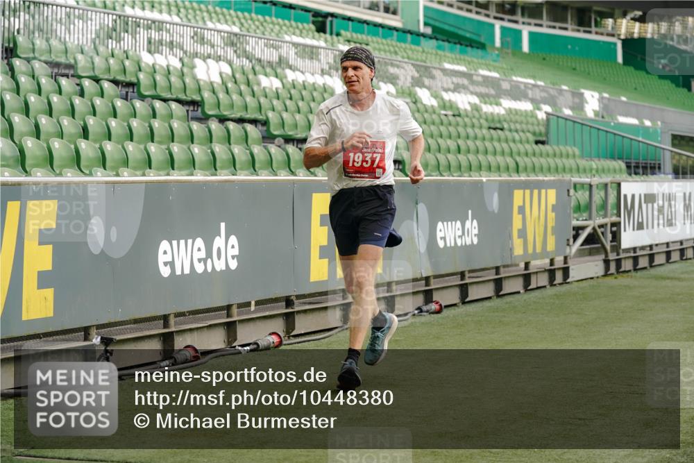 13.09.2026 - 21. swb-Marathon Bremen Michael Burmester http://msf.ph/oto/10448380 13.09.2026 12:47:39 Laufen im Stadion 382, 384, 538, 604, 621, 868, 889, 1554, 1872, 1925, 2021, 2087, 2266, 2538, 2646, 2809, 2844, 2956, 3110, 3118, 3127, 3196, 3242, 3284, 3297, 3424, 3466, 3520, 3794, 3910, 4025, 4236, 4239, 4614, 4712, 4729, 4777, 4808, 4992, 5024, 5238, 5283, 5674, 5725, 5803, 5976, 6025, 6053, 6058, 6686, 6708, 6784, 6815, 7102, 7399, 7538, 7803, 7814, 7871, 8060, 8334, 8611, 8621, 8701, 8706, 8877, 8973, 8980, 8981, 8983, 9010, 9061, 9429, 9544, 9689, 9813, 9918, 13034 meine-sportfotos.de
