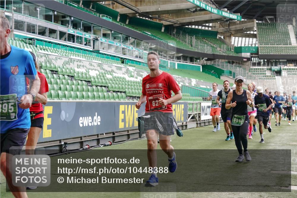 13.09.2026 - 21. swb-Marathon Bremen Michael Burmester http://msf.ph/oto/10448388 13.09.2026 13:08:50 Laufen im Stadion 383, 391, 489, 532, 549, 551, 563, 625, 682, 800, 808, 809, 813, 884, 898, 911, 1025, 1072, 1124, 1150, 1173, 1210, 1285, 1289, 1322, 1364, 1395, 1398, 1532, 1559, 1688, 1831, 1854, 1880, 1899, 2003, 2041, 2208, 2215, 2229, 2243, 2283, 2366, 2380, 2405, 2413, 2429, 2441, 2467, 2471, 2492, 2525, 2565, 2611, 2635, 2692, 2727, 2782, 2802, 2823, 2831, 2841, 2866, 2897, 2930, 2931, 2941, 2949, 3032, 3316, 3327, 3333, 3398, 3437, 3707, 109 meine-sportfotos.de