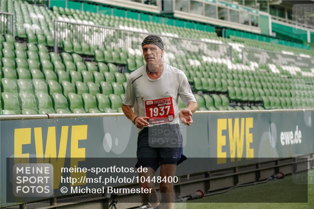 13.09.2026 - 21. swb-Marathon Bremen Michael Burmester http://msf.ph/oto/10448400 13.09.2026 12:47:39 Laufen im Stadion 382, 384, 538, 604, 621, 868, 889, 1554, 1872, 1925, 2021, 2087, 2266, 2538, 2646, 2809, 2844, 2956, 3110, 3118, 3127, 3196, 3242, 3284, 3297, 3424, 3466, 3520, 3794, 3910, 4025, 4236, 4239, 4614, 4712, 4729, 4777, 4808, 4992, 5024, 5238, 5283, 5674, 5725, 5803, 5976, 6025, 6053, 6058, 6686, 6708, 6784, 6815, 7102, 7399, 7538, 7803, 7814, 7871, 8060, 8334, 8611, 8621, 8701, 8706, 8877, 8973, 8980, 8981, 8983, 9010, 9061, 9429, 9544, 9689, 9813, 9918, 13034 meine-sportfotos.de