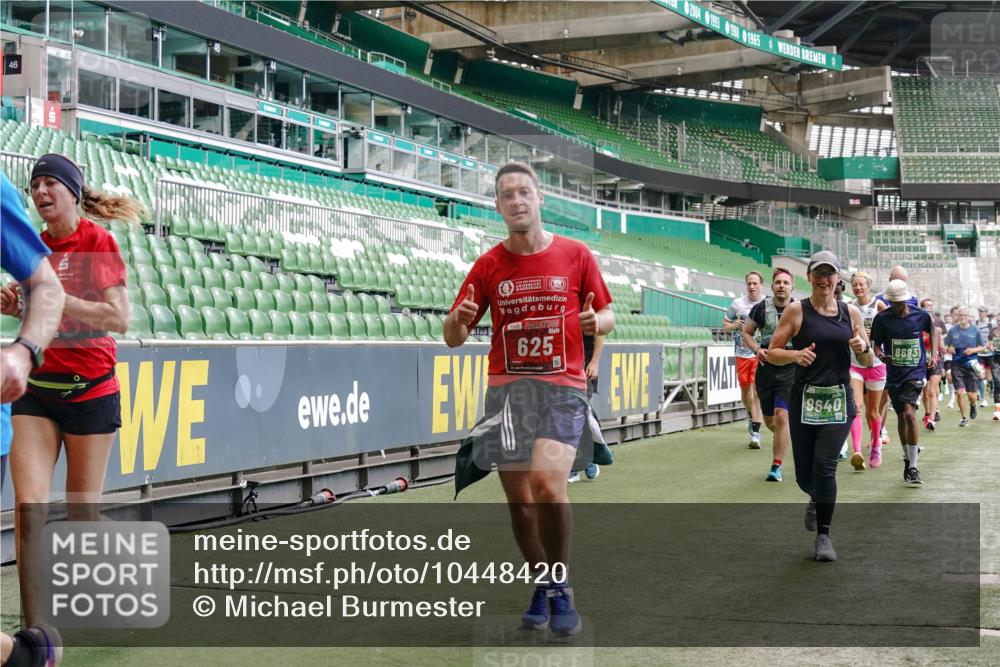 13.09.2026 - 21. swb-Marathon Bremen Michael Burmester http://msf.ph/oto/10448420 13.09.2026 13:08:50 Laufen im Stadion 383, 391, 489, 532, 549, 551, 563, 625, 682, 800, 808, 809, 813, 884, 898, 911, 1025, 1072, 1124, 1150, 1173, 1210, 1285, 1289, 1322, 1364, 1395, 1398, 1532, 1559, 1688, 1831, 1854, 1880, 1899, 2003, 2041, 2208, 2215, 2229, 2243, 2283, 2366, 2380, 2405, 2413, 2429, 2441, 2467, 2471, 2492, 2525, 2565, 2611, 2635, 2692, 2727, 2782, 2802, 2823, 2831, 2841, 2866, 2897, 2930, 2931, 2941, 2949, 3032, 3316, 3327, 3333, 3398, 3437, 3707, 109 meine-sportfotos.de
