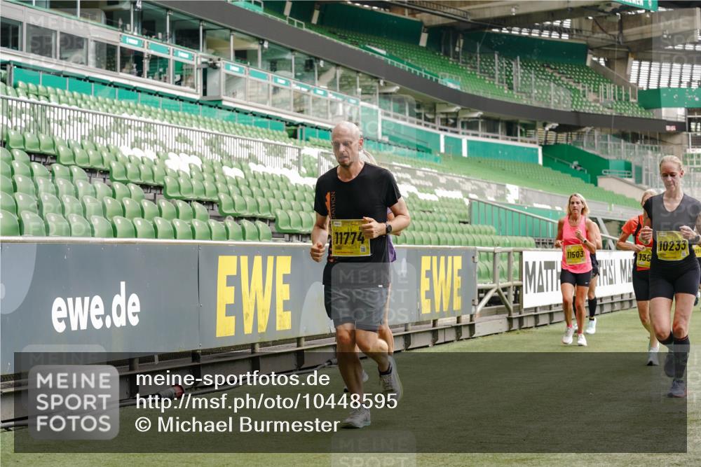 13.09.2026 - 21. swb-Marathon Bremen Michael Burmester http://msf.ph/oto/10448595 13.09.2026 10:30:24 Laufen im Stadion 10141, 10162, 10174, 10183, 10193, 10200, 10218, 10227, 10233, 10253, 10281, 10284, 10304, 10334, 10339, 10348, 10359, 10381, 10392, 10426, 10448, 10452, 10467, 10515, 10537, 10577, 10585, 10588, 10641, 10652, 10684, 10685, 10714, 10734, 10757, 10761, 10763, 10764, 10765, 10780, 10808, 10821, 10822, 10825, 10827, 10837, 10838, 10840, 10862, 10863, 10884, 10886, 10887, 10906, 10966, 10984, 11002, 11038, 11109, 11350, 11379 meine-sportfotos.de