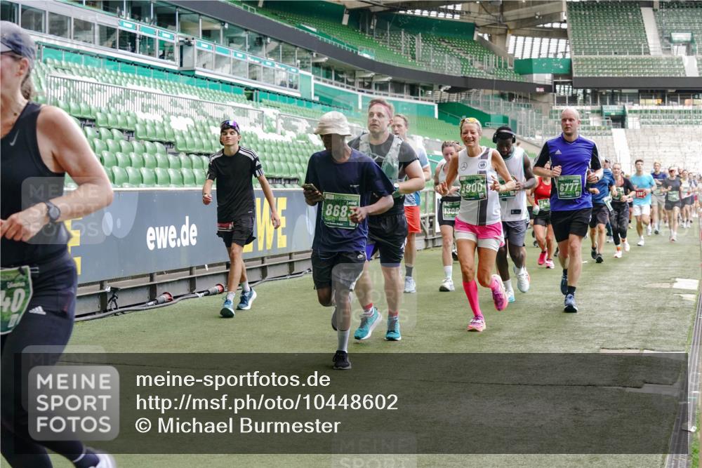 13.09.2026 - 21. swb-Marathon Bremen Michael Burmester http://msf.ph/oto/10448602 13.09.2026 13:08:53 Laufen im Stadion 383, 391, 489, 532, 549, 551, 563, 625, 682, 800, 808, 809, 813, 884, 898, 911, 1025, 1072, 1124, 1150, 1173, 1210, 1285, 1289, 1322, 1364, 1395, 1398, 1532, 1559, 1688, 1831, 1854, 1880, 1899, 2003, 2041, 2208, 2215, 2229, 2243, 2283, 2366, 2380, 2405, 2413, 2429, 2441, 2467, 2471, 2492, 2525, 2565, 2611, 2635, 2692, 2727, 2782, 2802, 2823, 2831, 2841, 2866, 2897, 2930, 2931, 2941, 2949, 3032, 3316, 3327, 3333, 3398, 3437, 3707, 3769, 109 meine-sportfotos.de