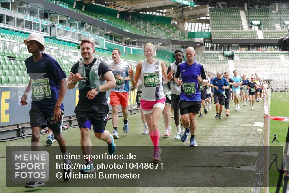 13.09.2026 - 21. swb-Marathon Bremen Michael Burmester http://msf.ph/oto/10448671 13.09.2026 13:08:53 Laufen im Stadion 383, 391, 489, 532, 549, 551, 563, 625, 682, 800, 808, 809, 813, 884, 898, 911, 1025, 1072, 1124, 1150, 1173, 1210, 1285, 1289, 1322, 1364, 1395, 1398, 1532, 1559, 1688, 1831, 1854, 1880, 1899, 2003, 2041, 2208, 2215, 2229, 2243, 2283, 2366, 2380, 2405, 2413, 2429, 2441, 2467, 2471, 2492, 2525, 2565, 2611, 2635, 2692, 2727, 2782, 2802, 2823, 2831, 2841, 2866, 2897, 2930, 2931, 2941, 2949, 3032, 3316, 3327, 3333, 3398, 3437, 3707, 3769, 109 meine-sportfotos.de