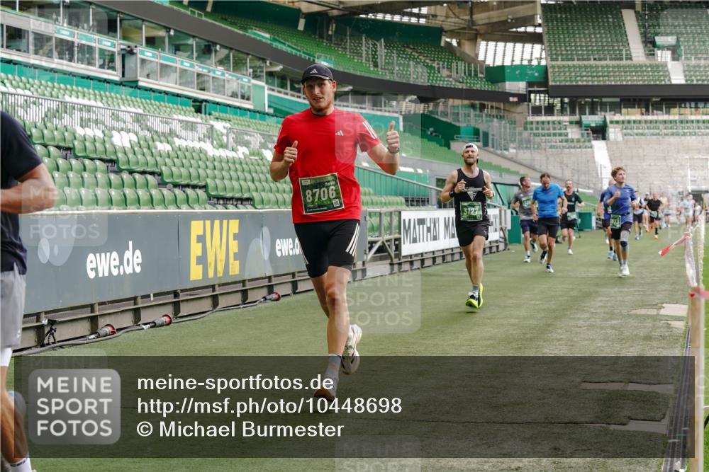 13.09.2026 - 21. swb-Marathon Bremen Michael Burmester http://msf.ph/oto/10448698 13.09.2026 12:47:56 Laufen im Stadion 382, 384, 538, 604, 621, 826, 868, 889, 1349, 1554, 1872, 1925, 2021, 2266, 2538, 2605, 2646, 2809, 2844, 2956, 3110, 3118, 3127, 3196, 3242, 3284, 3297, 3424, 3466, 3520, 3794, 3910, 4025, 4236, 4239, 4614, 4712, 4729, 4777, 4808, 4992, 5725, 5803, 5976, 6025, 6053, 6058, 6686, 6708, 6784, 6815, 6951, 7064, 7102, 7399, 7538, 7636, 7803, 7814, 7871, 8060, 8334, 8611, 8621, 8706, 8877, 8973, 8980, 8981, 8983, 9010, 9061, 9429, 9544, 9689, 9813, 9918, 13034 meine-sportfotos.de