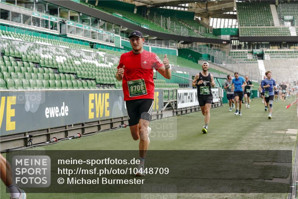 13.09.2026 - 21. swb-Marathon Bremen Michael Burmester http://msf.ph/oto/10448709 13.09.2026 12:47:56 Laufen im Stadion 382, 384, 538, 604, 621, 826, 868, 889, 1349, 1554, 1872, 1925, 2021, 2266, 2538, 2605, 2646, 2809, 2844, 2956, 3110, 3118, 3127, 3196, 3242, 3284, 3297, 3424, 3466, 3520, 3794, 3910, 4025, 4236, 4239, 4614, 4712, 4729, 4777, 4808, 4992, 5725, 5803, 5976, 6025, 6053, 6058, 6686, 6708, 6784, 6815, 6951, 7064, 7102, 7399, 7538, 7636, 7803, 7814, 7871, 8060, 8334, 8611, 8621, 8706, 8877, 8973, 8980, 8981, 8983, 9010, 9061, 9429, 9544, 9689, 9813, 9918, 13034 meine-sportfotos.de