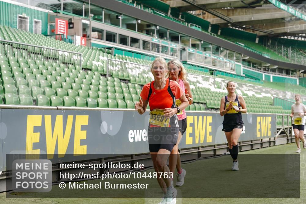 13.09.2026 - 21. swb-Marathon Bremen Michael Burmester http://msf.ph/oto/10448763 13.09.2026 10:30:28 Laufen im Stadion 10141, 10162, 10174, 10183, 10193, 10218, 10227, 10233, 10253, 10281, 10284, 10304, 10334, 10339, 10359, 10381, 10392, 10426, 10448, 10452, 10467, 10515, 10537, 10577, 10585, 10588, 10641, 10652, 10684, 10685, 10714, 10734, 10757, 10761, 10763, 10764, 10765, 10780, 10808, 10821, 10822, 10825, 10827, 10837, 10838, 10840, 10862, 10863, 10884, 10886, 10887, 10906, 10966, 10984, 11002, 11038, 11109, 11350, 11379 meine-sportfotos.de