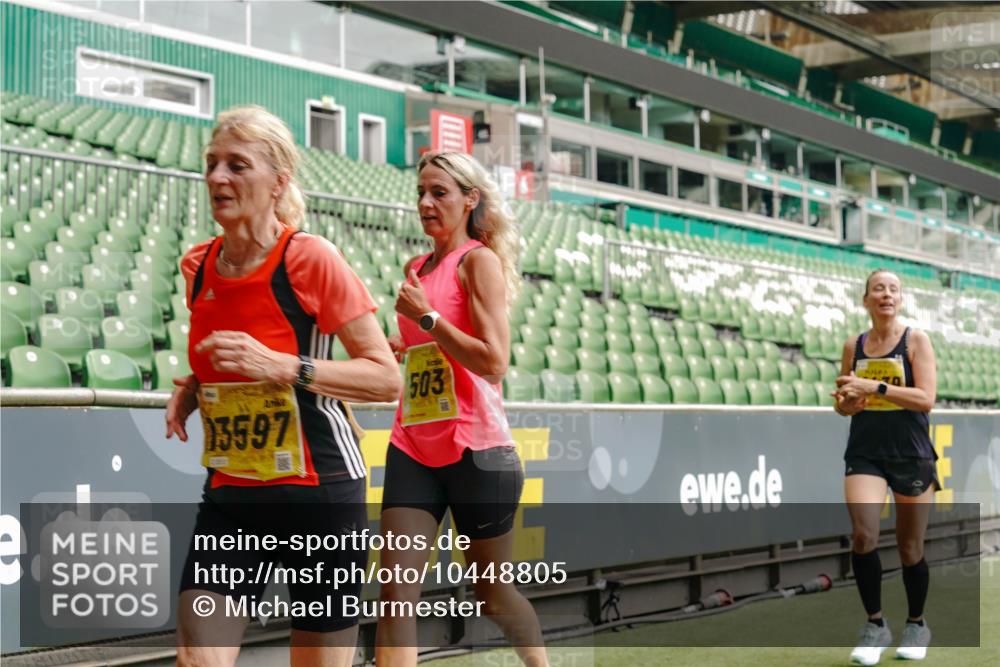 13.09.2026 - 21. swb-Marathon Bremen Michael Burmester http://msf.ph/oto/10448805 13.09.2026 10:30:29 Laufen im Stadion 10141, 10162, 10174, 10183, 10193, 10218, 10227, 10233, 10253, 10281, 10284, 10304, 10334, 10339, 10359, 10381, 10392, 10426, 10448, 10452, 10467, 10479, 10515, 10537, 10577, 10585, 10588, 10641, 10652, 10684, 10685, 10714, 10734, 10757, 10761, 10763, 10764, 10765, 10780, 10808, 10821, 10822, 10825, 10827, 10837, 10838, 10840, 10862, 10863, 10884, 10886, 10887, 10906, 10966, 10984, 11002, 11038, 11109, 11350, 11379 meine-sportfotos.de