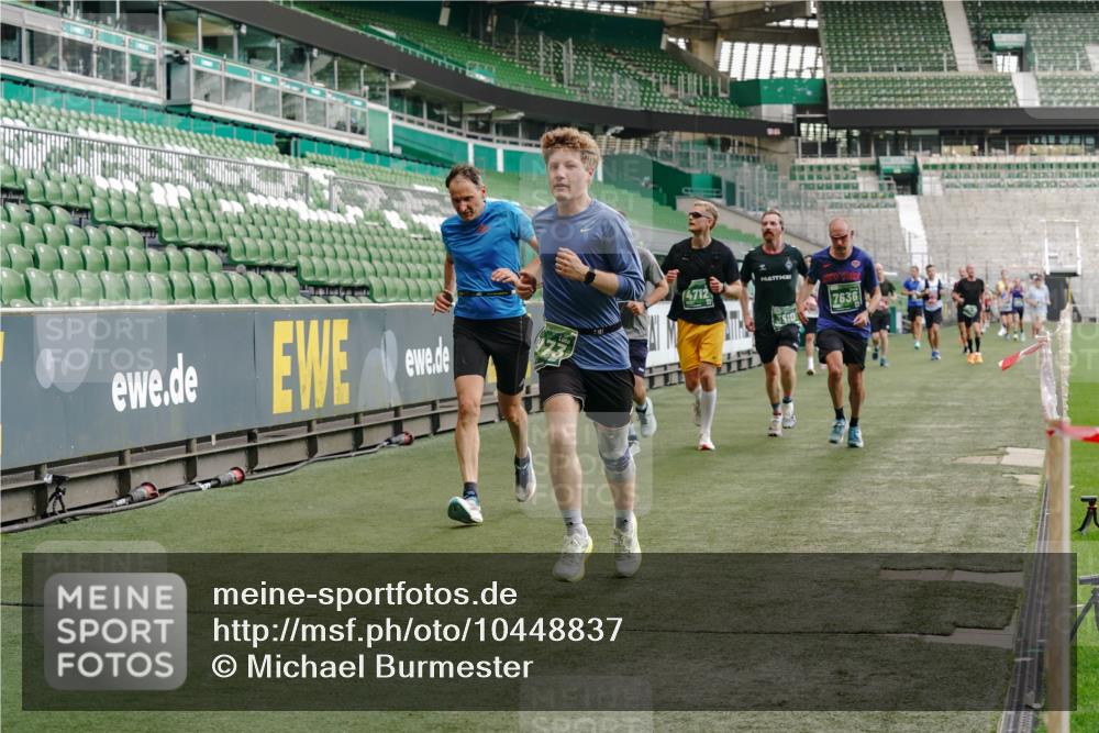 13.09.2026 - 21. swb-Marathon Bremen Michael Burmester http://msf.ph/oto/10448837 13.09.2026 12:48:01 Laufen im Stadion 382, 384, 621, 826, 868, 889, 1349, 1554, 1872, 1925, 2021, 2266, 2538, 2605, 2646, 2844, 2956, 3110, 3118, 3127, 3196, 3242, 3284, 3297, 3424, 3466, 3520, 3794, 3910, 4025, 4236, 4239, 4614, 4712, 4729, 4732, 4777, 4808, 4992, 5725, 5803, 5976, 6025, 6053, 6058, 6686, 6708, 6784, 6815, 6951, 7064, 7102, 7399, 7538, 7636, 7803, 7814, 7871, 8060, 8334, 8611, 8621, 8706, 8877, 8973, 8980, 8981, 8983, 9010, 9035, 9061, 9429, 9544, 9689, 9813, 9918 meine-sportfotos.de