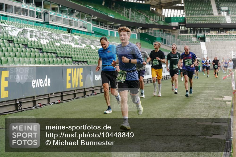 13.09.2026 - 21. swb-Marathon Bremen Michael Burmester http://msf.ph/oto/10448849 13.09.2026 12:48:01 Laufen im Stadion 382, 384, 621, 826, 868, 889, 1349, 1554, 1872, 1925, 2021, 2266, 2538, 2605, 2646, 2844, 2956, 3110, 3118, 3127, 3196, 3242, 3284, 3297, 3424, 3466, 3520, 3794, 3910, 4025, 4236, 4239, 4614, 4712, 4729, 4732, 4777, 4808, 4992, 5725, 5803, 5976, 6025, 6053, 6058, 6686, 6708, 6784, 6815, 6951, 7064, 7102, 7399, 7538, 7636, 7803, 7814, 7871, 8060, 8334, 8611, 8621, 8706, 8877, 8973, 8980, 8981, 8983, 9010, 9035, 9061, 9429, 9544, 9689, 9813, 9918 meine-sportfotos.de