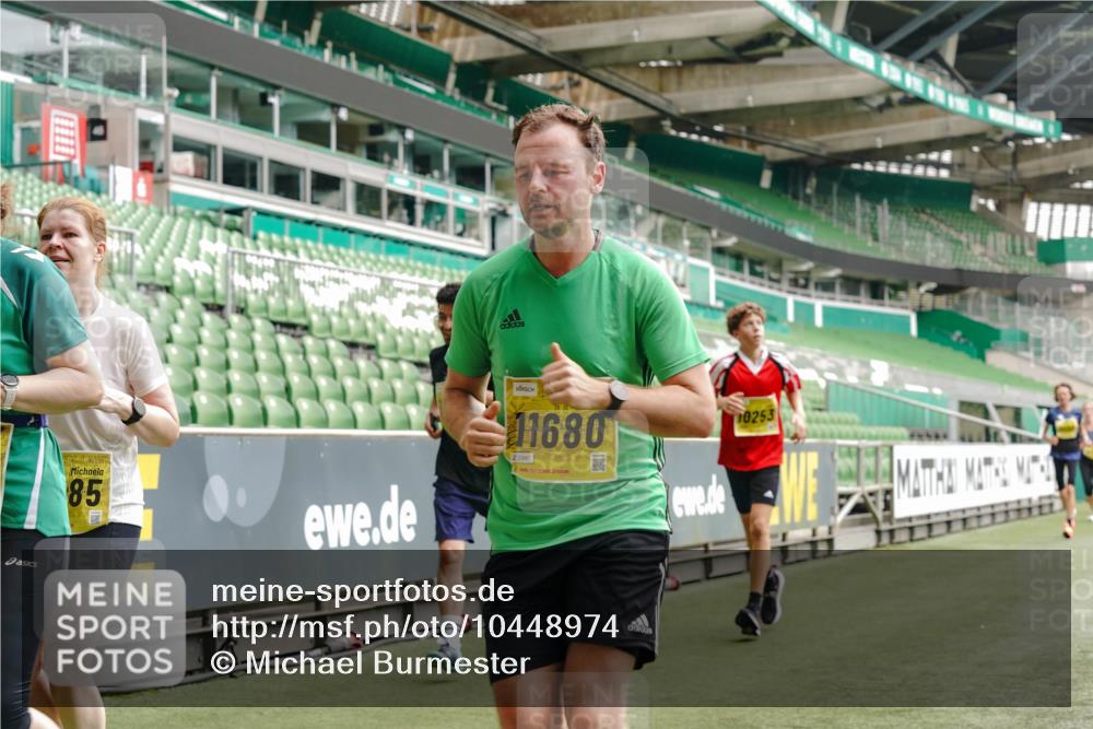 13.09.2026 - 21. swb-Marathon Bremen Michael Burmester http://msf.ph/oto/10448974 13.09.2026 10:30:32 Laufen im Stadion 10141, 10162, 10174, 10183, 10193, 10218, 10227, 10233, 10253, 10281, 10284, 10304, 10334, 10339, 10359, 10381, 10392, 10426, 10448, 10452, 10467, 10479, 10515, 10537, 10577, 10585, 10588, 10641, 10652, 10684, 10685, 10714, 10734, 10757, 10761, 10763, 10764, 10765, 10780, 10808, 10821, 10822, 10825, 10827, 10837, 10838, 10862, 10863, 10884, 10886, 10887, 10906, 10966, 10984, 11002, 11038, 11109, 11350, 11379 meine-sportfotos.de