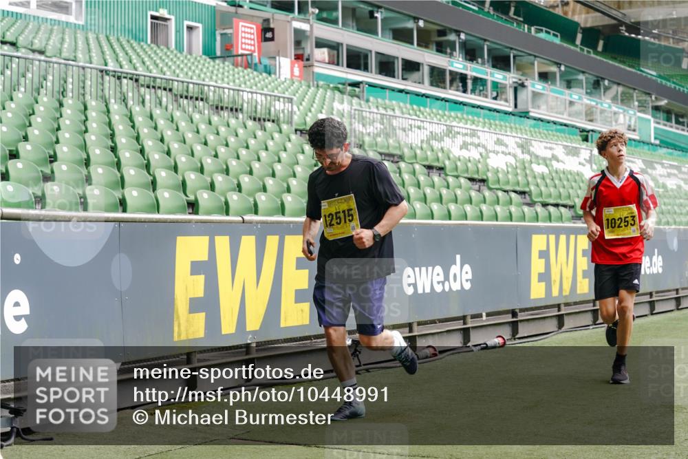 13.09.2026 - 21. swb-Marathon Bremen Michael Burmester http://msf.ph/oto/10448991 13.09.2026 10:30:33 Laufen im Stadion 10141, 10162, 10174, 10183, 10193, 10218, 10227, 10233, 10253, 10281, 10284, 10304, 10334, 10339, 10359, 10381, 10392, 10426, 10448, 10452, 10467, 10479, 10515, 10537, 10577, 10585, 10588, 10641, 10652, 10684, 10685, 10714, 10734, 10757, 10761, 10763, 10764, 10765, 10780, 10808, 10821, 10822, 10825, 10827, 10837, 10838, 10862, 10863, 10884, 10886, 10887, 10906, 10966, 10984, 11002, 11038, 11109, 11350, 11379 meine-sportfotos.de