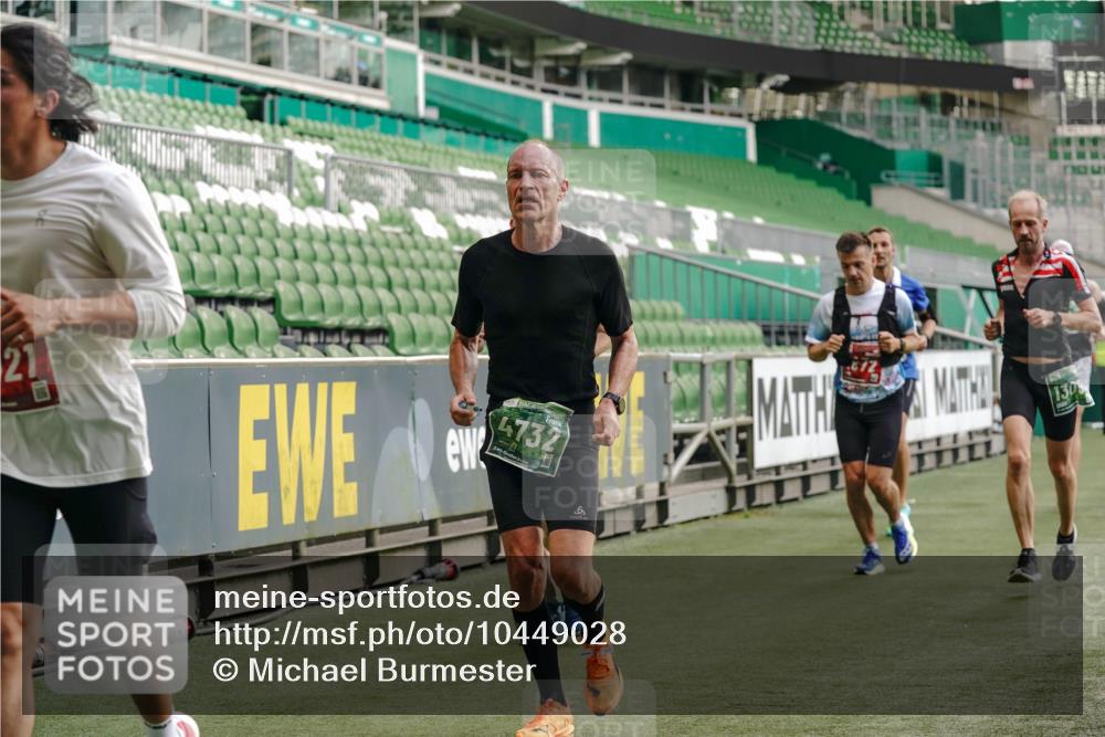 13.09.2026 - 21. swb-Marathon Bremen Michael Burmester http://msf.ph/oto/10449028 13.09.2026 12:48:10 Laufen im Stadion 382, 384, 572, 621, 826, 868, 889, 1349, 1554, 1872, 1925, 2266, 2538, 2605, 2646, 2844, 2956, 3110, 3118, 3127, 3196, 3242, 3276, 3284, 3297, 3424, 3466, 3520, 3794, 3910, 4025, 4082, 4239, 4614, 4712, 4729, 4732, 4808, 4992, 5424, 5517, 5725, 5803, 5976, 6025, 6053, 6058, 6686, 6708, 6784, 6815, 6951, 7064, 7102, 7399, 7538, 7636, 7803, 7814, 7871, 7876, 8060, 8334, 8611, 8621, 8706, 8877, 8973, 8980, 8981, 9010, 9035, 9061, 9429, 9689, 9813, 9918 meine-sportfotos.de
