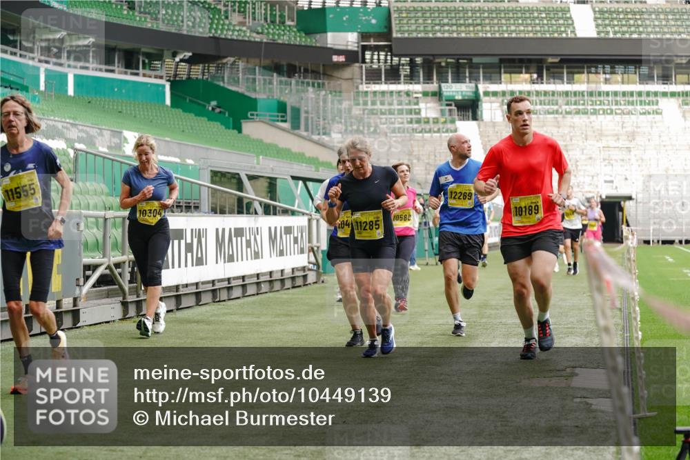 13.09.2026 - 21. swb-Marathon Bremen Michael Burmester http://msf.ph/oto/10449139 13.09.2026 10:30:37 Laufen im Stadion 10141, 10162, 10174, 10183, 10193, 10218, 10227, 10233, 10253, 10281, 10284, 10304, 10334, 10339, 10359, 10381, 10392, 10426, 10448, 10452, 10467, 10471, 10478, 10479, 10515, 10537, 10577, 10579, 10585, 10588, 10641, 10652, 10684, 10685, 10714, 10734, 10757, 10761, 10764, 10765, 10780, 10808, 10821, 10822, 10825, 10827, 10837, 10838, 10862, 10863, 10884, 10886, 10887, 10906, 10966, 10984, 11002, 11038, 11109, 11350, 11379 meine-sportfotos.de