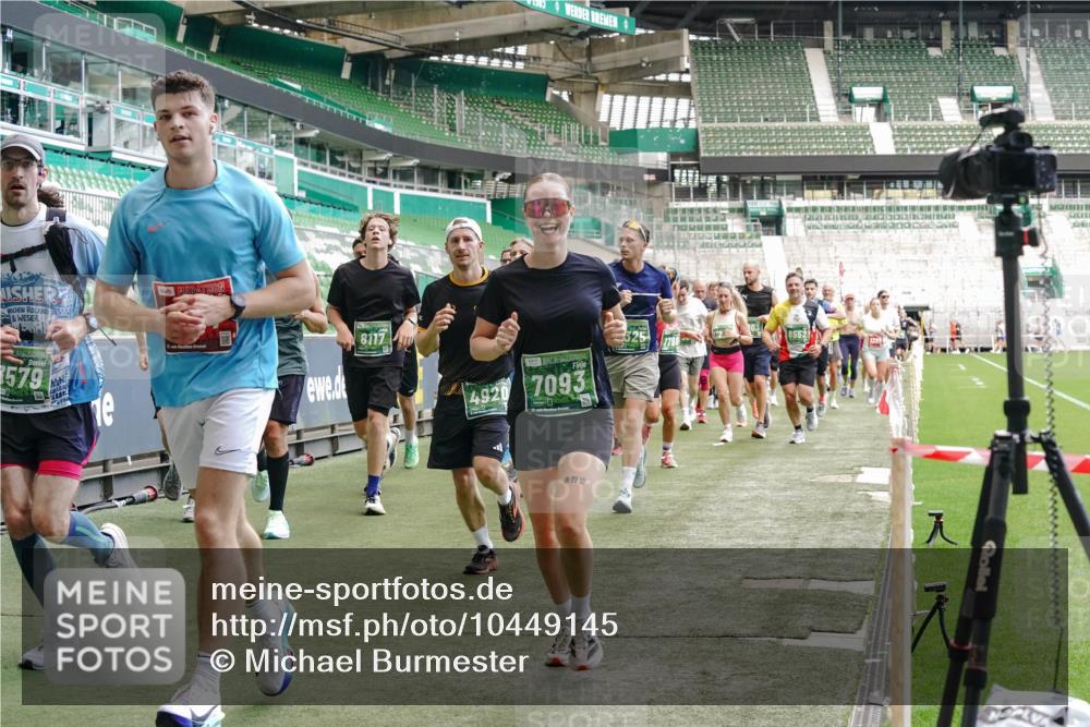13.09.2026 - 21. swb-Marathon Bremen Michael Burmester http://msf.ph/oto/10449145 13.09.2026 13:09:01 Laufen im Stadion 164, 383, 391, 448, 532, 549, 551, 563, 625, 800, 808, 809, 813, 884, 898, 911, 1025, 1072, 1124, 1150, 1173, 1210, 1285, 1289, 1322, 1364, 1395, 1398, 1559, 1688, 1831, 1880, 1899, 2003, 2041, 2208, 2215, 2229, 2232, 2243, 2366, 2380, 2405, 2413, 2429, 2441, 2467, 2471, 2492, 2525, 2565, 2573, 2594, 2611, 2635, 2692, 2727, 2782, 2802, 2823, 2831, 2841, 2866, 2897, 2930, 2931, 2941, 3032, 3316, 3327, 3333, 3398, 3437, 3707, 3769, 109 meine-sportfotos.de
