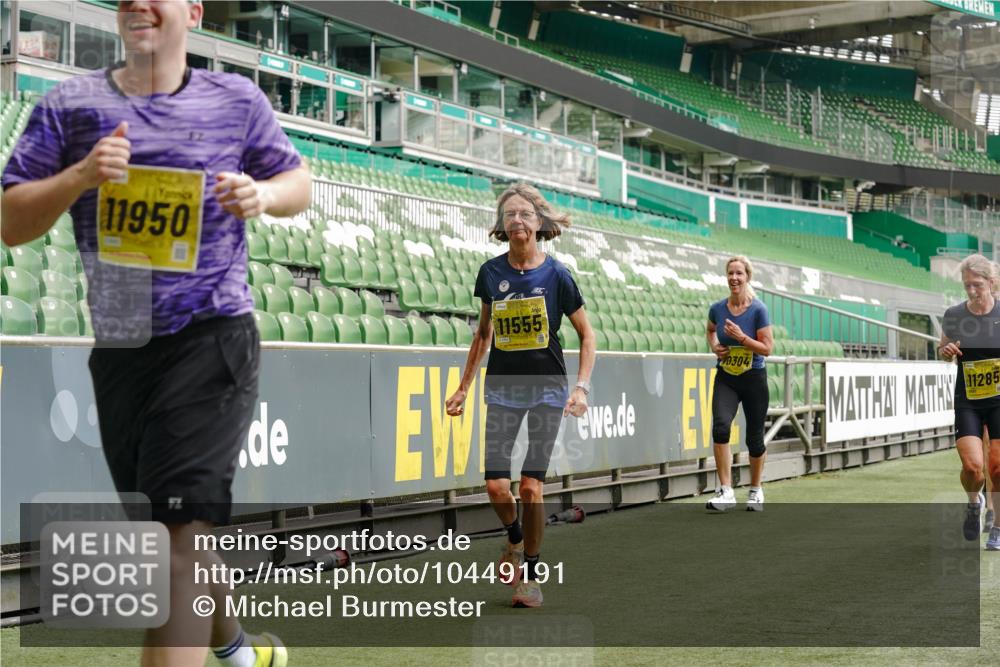 13.09.2026 - 21. swb-Marathon Bremen Michael Burmester http://msf.ph/oto/10449191 13.09.2026 10:30:38 Laufen im Stadion 10141, 10162, 10174, 10183, 10193, 10218, 10227, 10233, 10253, 10281, 10284, 10304, 10334, 10339, 10359, 10381, 10392, 10426, 10448, 10452, 10467, 10471, 10478, 10479, 10515, 10537, 10577, 10579, 10585, 10588, 10641, 10652, 10684, 10685, 10714, 10734, 10757, 10761, 10764, 10765, 10780, 10808, 10821, 10822, 10825, 10827, 10837, 10838, 10862, 10863, 10884, 10886, 10887, 10906, 10966, 10984, 11002, 11038, 11109, 11350, 11379 meine-sportfotos.de