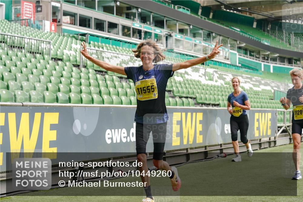 13.09.2026 - 21. swb-Marathon Bremen Michael Burmester http://msf.ph/oto/10449260 13.09.2026 10:30:39 Laufen im Stadion 10141, 10162, 10174, 10183, 10193, 10218, 10222, 10227, 10233, 10253, 10281, 10284, 10304, 10334, 10339, 10359, 10381, 10392, 10426, 10448, 10452, 10467, 10471, 10478, 10479, 10515, 10537, 10577, 10579, 10585, 10588, 10641, 10652, 10684, 10685, 10708, 10714, 10734, 10757, 10761, 10764, 10765, 10780, 10808, 10821, 10822, 10825, 10827, 10837, 10838, 10862, 10863, 10884, 10886, 10887, 10906, 10966, 10984, 11002, 11038, 11109, 11350, 11379 meine-sportfotos.de