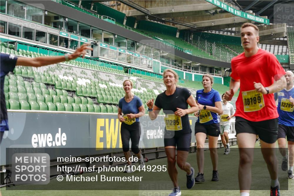 13.09.2026 - 21. swb-Marathon Bremen Michael Burmester http://msf.ph/oto/10449295 13.09.2026 10:30:39 Laufen im Stadion 10141, 10162, 10174, 10183, 10193, 10218, 10222, 10227, 10233, 10253, 10281, 10284, 10304, 10334, 10339, 10359, 10381, 10392, 10426, 10448, 10452, 10467, 10471, 10478, 10479, 10515, 10537, 10577, 10579, 10585, 10588, 10641, 10652, 10684, 10685, 10708, 10714, 10734, 10757, 10761, 10764, 10765, 10780, 10808, 10821, 10822, 10825, 10827, 10837, 10838, 10862, 10863, 10884, 10886, 10887, 10906, 10966, 10984, 11002, 11038, 11109, 11350, 11379 meine-sportfotos.de