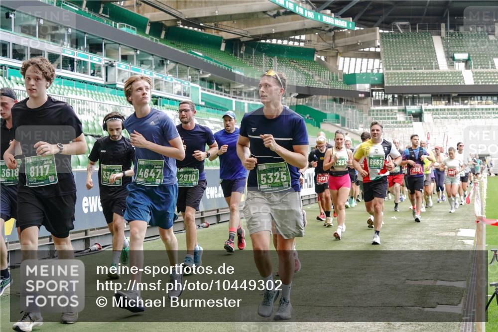 13.09.2026 - 21. swb-Marathon Bremen Michael Burmester http://msf.ph/oto/10449302 13.09.2026 13:09:03 Laufen im Stadion 164, 383, 391, 448, 532, 549, 551, 563, 625, 800, 808, 809, 813, 884, 898, 911, 1025, 1072, 1124, 1150, 1210, 1285, 1289, 1322, 1364, 1395, 1398, 1559, 1688, 1831, 1880, 1899, 2003, 2041, 2208, 2215, 2229, 2232, 2243, 2366, 2380, 2405, 2413, 2429, 2441, 2467, 2471, 2492, 2525, 2565, 2573, 2594, 2611, 2635, 2692, 2727, 2782, 2802, 2823, 2831, 2841, 2866, 2897, 2930, 2931, 2941, 3032, 3316, 3327, 3333, 3398, 3437, 3707, 3769, 109 meine-sportfotos.de
