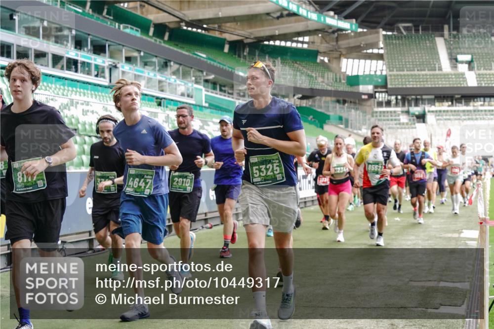 13.09.2026 - 21. swb-Marathon Bremen Michael Burmester http://msf.ph/oto/10449317 13.09.2026 13:09:03 Laufen im Stadion 164, 383, 391, 448, 532, 549, 551, 563, 625, 800, 808, 809, 813, 884, 898, 911, 1025, 1072, 1124, 1150, 1210, 1285, 1289, 1322, 1364, 1395, 1398, 1559, 1688, 1831, 1880, 1899, 2003, 2041, 2208, 2215, 2229, 2232, 2243, 2366, 2380, 2405, 2413, 2429, 2441, 2467, 2471, 2492, 2525, 2565, 2573, 2594, 2611, 2635, 2692, 2727, 2782, 2802, 2823, 2831, 2841, 2866, 2897, 2930, 2931, 2941, 3032, 3316, 3327, 3333, 3398, 3437, 3707, 3769, 109 meine-sportfotos.de