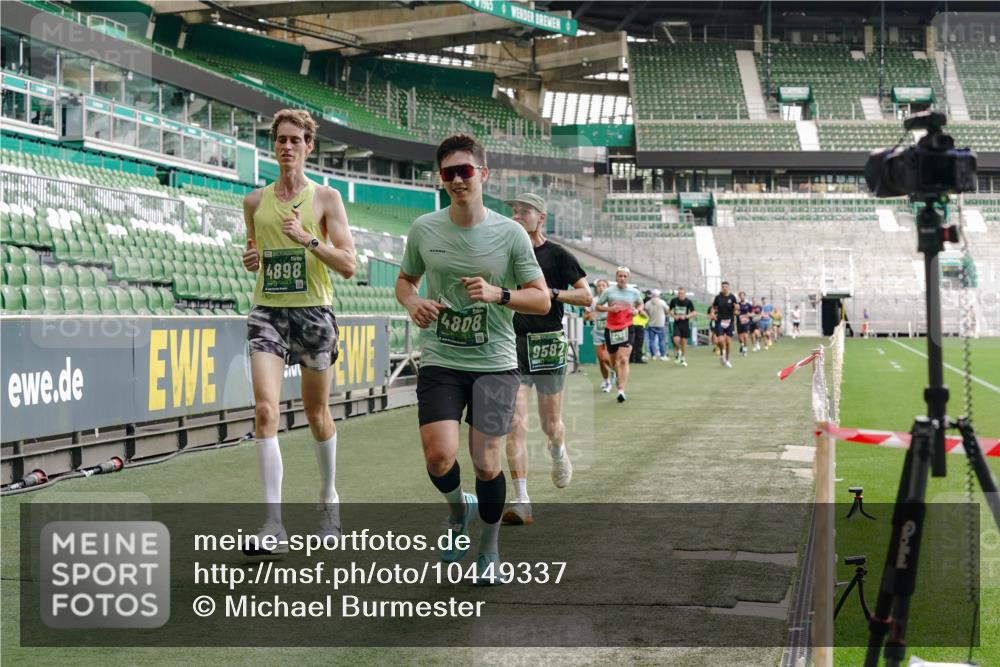 13.09.2026 - 21. swb-Marathon Bremen Michael Burmester http://msf.ph/oto/10449337 13.09.2026 12:48:21 Laufen im Stadion 382, 384, 524, 572, 621, 826, 868, 889, 1349, 1554, 1872, 1925, 2266, 2287, 2538, 2605, 2646, 2844, 2956, 3110, 3118, 3127, 3197, 3242, 3276, 3284, 3297, 3424, 3466, 3520, 3794, 3910, 4025, 4082, 4239, 4614, 4712, 4729, 4732, 4808, 4898, 4992, 5424, 5517, 5725, 5803, 5976, 6025, 6058, 6692, 6708, 6784, 6951, 7064, 7102, 7399, 7538, 7636, 7803, 7871, 7876, 8060, 8611, 8621, 8706, 8877, 8973, 8980, 8981, 9010, 9035, 9061, 9429, 9689, 9918 meine-sportfotos.de