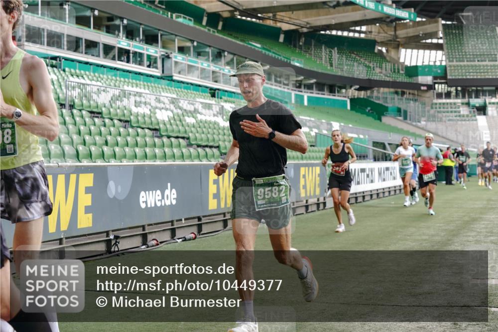 13.09.2026 - 21. swb-Marathon Bremen Michael Burmester http://msf.ph/oto/10449377 13.09.2026 12:48:23 Laufen im Stadion 382, 384, 524, 572, 621, 826, 868, 889, 1349, 1554, 1723, 1872, 1925, 2266, 2287, 2538, 2605, 2646, 2844, 2956, 3110, 3118, 3127, 3197, 3242, 3276, 3284, 3297, 3424, 3466, 3520, 3794, 3910, 4025, 4082, 4239, 4614, 4712, 4729, 4732, 4808, 4898, 4992, 5424, 5517, 5648, 5725, 5803, 5976, 6025, 6058, 6692, 6708, 6784, 6951, 7064, 7102, 7399, 7538, 7636, 7803, 7871, 7876, 8060, 8611, 8621, 8706, 8877, 8973, 8980, 8981, 9010, 9035, 9061, 9429, 9689, 9918 meine-sportfotos.de