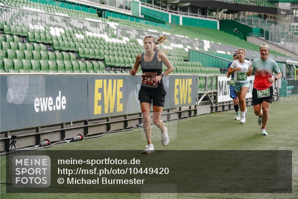 13.09.2026 - 21. swb-Marathon Bremen Michael Burmester http://msf.ph/oto/10449420 13.09.2026 12:48:24 Laufen im Stadion 382, 384, 524, 572, 621, 826, 889, 1349, 1554, 1723, 1872, 1925, 2266, 2287, 2538, 2605, 2646, 2844, 2956, 3043, 3110, 3118, 3127, 3197, 3242, 3276, 3284, 3297, 3424, 3466, 3520, 3794, 3910, 4025, 4082, 4239, 4614, 4712, 4729, 4732, 4808, 4898, 4992, 5424, 5517, 5648, 5725, 5803, 5976, 6025, 6058, 6692, 6708, 6784, 6951, 7064, 7102, 7399, 7538, 7636, 7803, 7871, 7876, 8060, 8611, 8621, 8706, 8877, 8973, 8980, 8981, 9010, 9035, 9061, 9429, 9689, 9918 meine-sportfotos.de