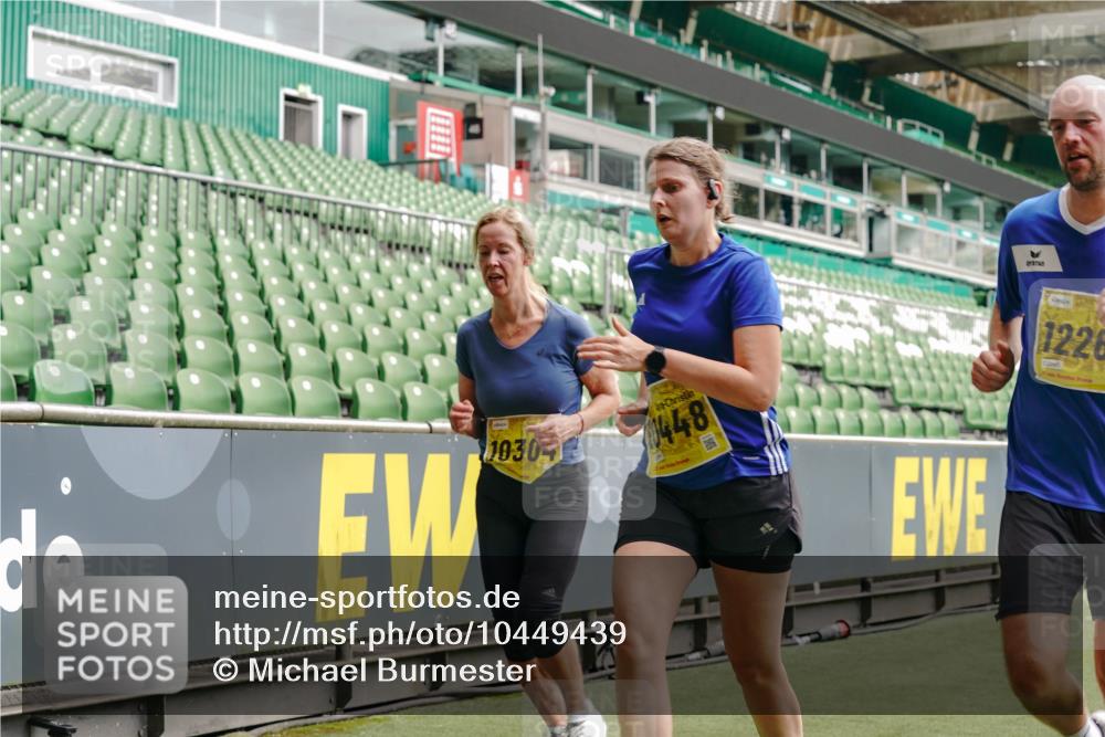 13.09.2026 - 21. swb-Marathon Bremen Michael Burmester http://msf.ph/oto/10449439 13.09.2026 10:30:42 Laufen im Stadion 10141, 10146, 10162, 10174, 10193, 10218, 10222, 10227, 10233, 10253, 10281, 10284, 10304, 10334, 10339, 10359, 10381, 10392, 10448, 10452, 10467, 10471, 10478, 10479, 10515, 10537, 10577, 10579, 10585, 10588, 10626, 10641, 10652, 10684, 10685, 10708, 10714, 10734, 10757, 10761, 10764, 10765, 10780, 10808, 10821, 10822, 10825, 10827, 10837, 10838, 10862, 10863, 10884, 10886, 10887, 10906, 10966, 10984, 11002, 11038, 11109, 11350, 11379 meine-sportfotos.de