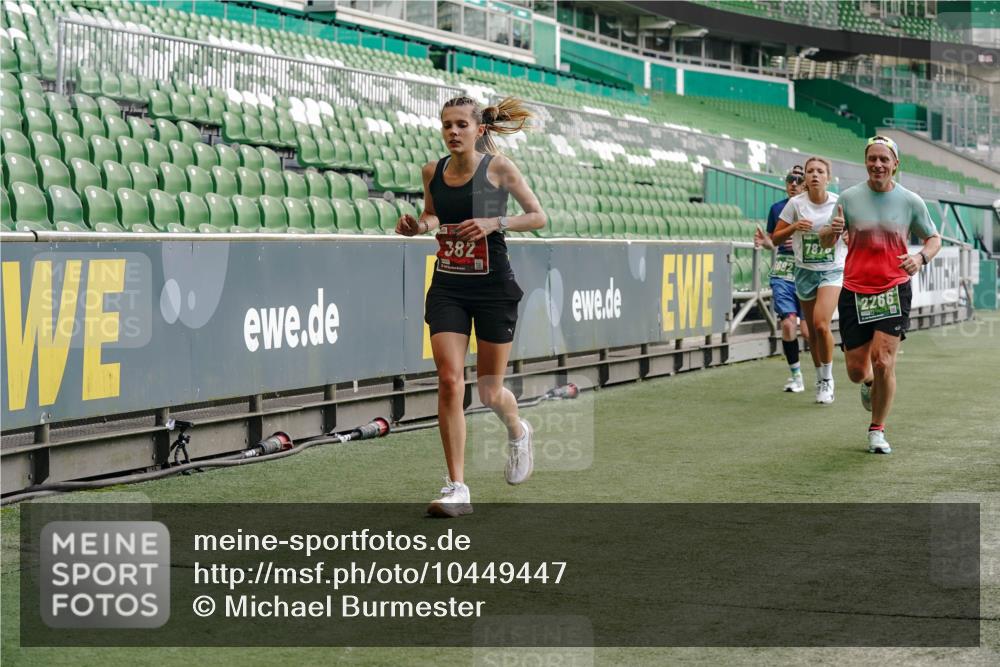 13.09.2026 - 21. swb-Marathon Bremen Michael Burmester http://msf.ph/oto/10449447 13.09.2026 12:48:25 Laufen im Stadion 382, 384, 524, 572, 621, 826, 889, 1349, 1554, 1723, 1872, 1925, 2266, 2287, 2538, 2605, 2646, 2844, 2956, 3043, 3110, 3118, 3127, 3197, 3242, 3276, 3284, 3297, 3424, 3466, 3520, 3794, 3910, 4025, 4082, 4239, 4614, 4712, 4729, 4732, 4808, 4898, 4992, 5424, 5517, 5648, 5725, 5803, 5976, 6025, 6058, 6692, 6708, 6784, 6951, 7064, 7102, 7399, 7538, 7636, 7803, 7876, 8060, 8611, 8621, 8706, 8877, 8973, 8980, 8981, 9010, 9035, 9061, 9429, 9689, 9918 meine-sportfotos.de