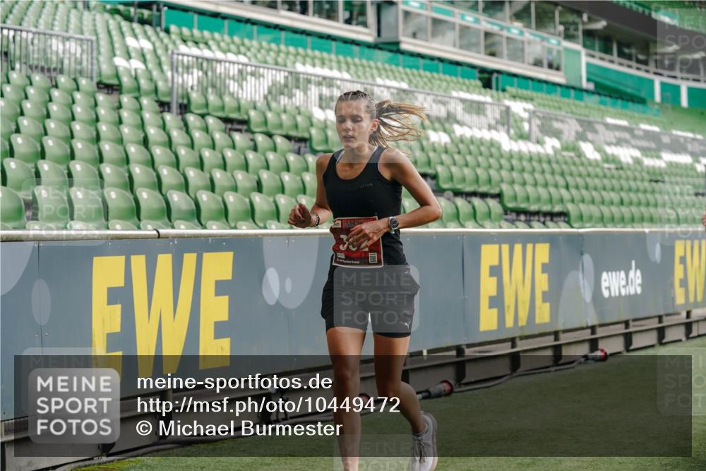13.09.2026 - 21. swb-Marathon Bremen Michael Burmester http://msf.ph/oto/10449472 13.09.2026 12:48:26 Laufen im Stadion 382, 384, 524, 572, 621, 826, 889, 899, 1349, 1554, 1723, 1872, 1925, 2266, 2287, 2538, 2605, 2646, 2844, 2956, 3043, 3110, 3118, 3127, 3197, 3242, 3276, 3284, 3297, 3424, 3466, 3520, 3794, 3910, 4025, 4082, 4239, 4247, 4614, 4712, 4729, 4732, 4808, 4898, 4992, 5424, 5517, 5648, 5725, 5803, 5976, 6025, 6058, 6692, 6708, 6784, 6951, 7064, 7102, 7399, 7538, 7636, 7803, 7876, 8060, 8611, 8621, 8706, 8877, 8973, 8980, 8981, 9010, 9035, 9061, 9429, 9689, 9918 meine-sportfotos.de