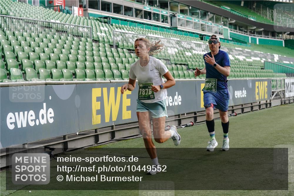 13.09.2026 - 21. swb-Marathon Bremen Michael Burmester http://msf.ph/oto/10449552 13.09.2026 12:48:28 Laufen im Stadion 382, 384, 524, 572, 621, 826, 889, 899, 1349, 1554, 1723, 1872, 1925, 2266, 2287, 2605, 2646, 2844, 2956, 3043, 3110, 3118, 3127, 3197, 3242, 3276, 3284, 3297, 3424, 3466, 3520, 3794, 3910, 3973, 4025, 4082, 4239, 4247, 4614, 4712, 4729, 4732, 4808, 4852, 4898, 4992, 5424, 5517, 5648, 5725, 5803, 5976, 6025, 6058, 6692, 6708, 6784, 6951, 7064, 7102, 7399, 7538, 7636, 7803, 7876, 8060, 8611, 8621, 8706, 8877, 8973, 8980, 8981, 9010, 9035, 9061, 9429, 9689, 9918 meine-sportfotos.de