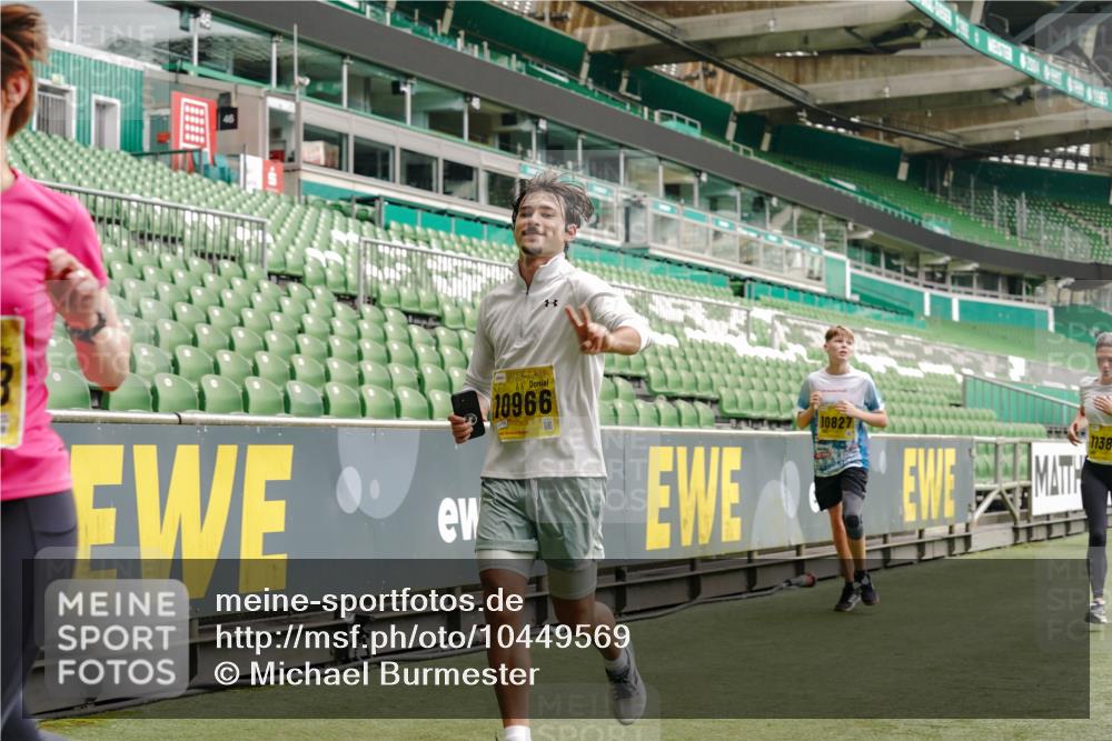 13.09.2026 - 21. swb-Marathon Bremen Michael Burmester http://msf.ph/oto/10449569 13.09.2026 10:30:44 Laufen im Stadion 10141, 10146, 10162, 10174, 10193, 10218, 10222, 10227, 10233, 10253, 10281, 10284, 10304, 10334, 10339, 10359, 10381, 10392, 10448, 10452, 10467, 10471, 10478, 10479, 10515, 10537, 10577, 10579, 10585, 10588, 10589, 10626, 10641, 10652, 10684, 10685, 10708, 10714, 10734, 10757, 10761, 10764, 10765, 10780, 10808, 10821, 10822, 10825, 10827, 10837, 10838, 10862, 10863, 10884, 10886, 10887, 10906, 10966, 10984, 11002, 11038, 11109, 11350, 11379 meine-sportfotos.de
