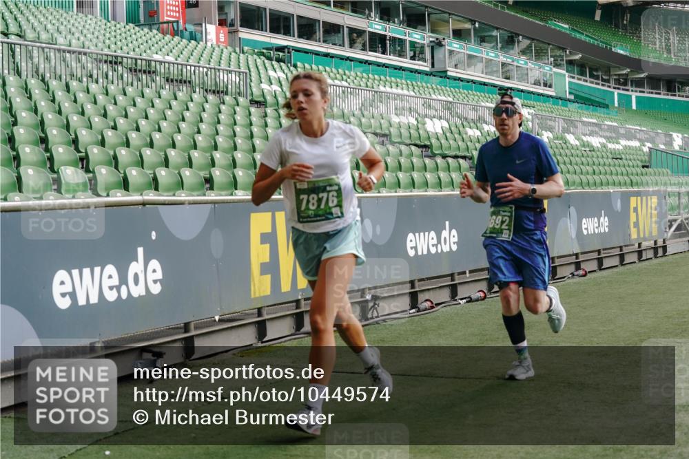 13.09.2026 - 21. swb-Marathon Bremen Michael Burmester http://msf.ph/oto/10449574 13.09.2026 12:48:28 Laufen im Stadion 382, 384, 524, 572, 621, 826, 889, 899, 1349, 1554, 1723, 1872, 1925, 2266, 2287, 2605, 2646, 2844, 2956, 3043, 3110, 3118, 3127, 3197, 3242, 3276, 3284, 3297, 3424, 3466, 3520, 3794, 3910, 3973, 4025, 4082, 4239, 4247, 4614, 4712, 4729, 4732, 4808, 4852, 4898, 4992, 5424, 5517, 5648, 5725, 5803, 5976, 6025, 6058, 6692, 6708, 6784, 6951, 7064, 7102, 7399, 7538, 7636, 7803, 7876, 8060, 8611, 8621, 8706, 8877, 8973, 8980, 8981, 9010, 9035, 9061, 9429, 9689, 9918 meine-sportfotos.de