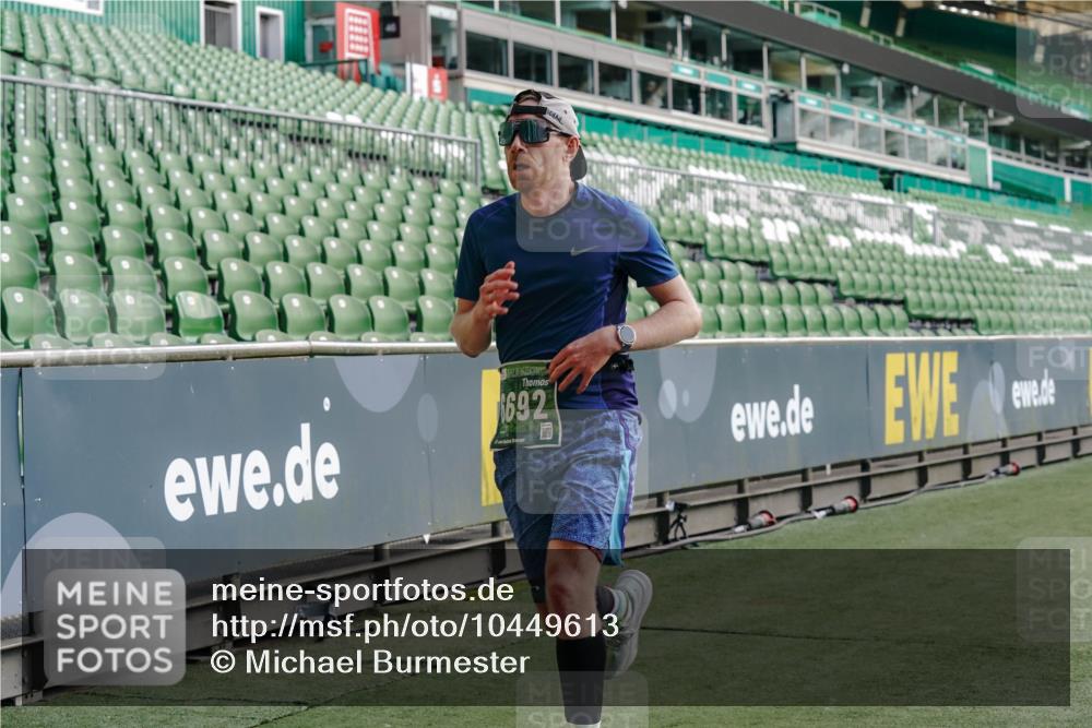 13.09.2026 - 21. swb-Marathon Bremen Michael Burmester http://msf.ph/oto/10449613 13.09.2026 12:48:29 Laufen im Stadion 382, 384, 524, 572, 621, 826, 889, 899, 1349, 1554, 1723, 1748, 1872, 1925, 2266, 2287, 2605, 2646, 2844, 2956, 3043, 3110, 3118, 3127, 3197, 3242, 3276, 3284, 3297, 3424, 3466, 3520, 3794, 3910, 3973, 4025, 4082, 4239, 4247, 4614, 4712, 4729, 4732, 4808, 4852, 4898, 4990, 4992, 5424, 5517, 5648, 5725, 5803, 5976, 6025, 6058, 6692, 6708, 6784, 6951, 7064, 7102, 7399, 7538, 7636, 7803, 7876, 8060, 8611, 8621, 8706, 8877, 8973, 8980, 8981, 9010, 9035, 9061, 9429, 9689, 9918 meine-sportfotos.de