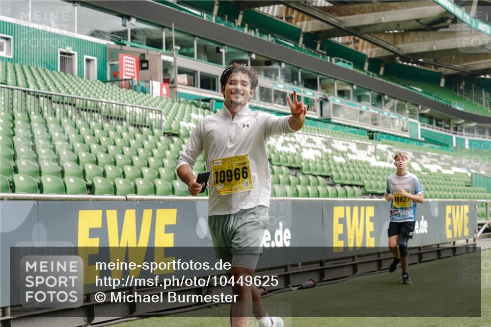 13.09.2026 - 21. swb-Marathon Bremen Michael Burmester http://msf.ph/oto/10449625 13.09.2026 10:30:44 Laufen im Stadion 10141, 10146, 10162, 10174, 10193, 10218, 10222, 10227, 10233, 10253, 10281, 10284, 10304, 10334, 10339, 10359, 10381, 10392, 10448, 10452, 10467, 10471, 10478, 10479, 10515, 10537, 10577, 10579, 10585, 10588, 10589, 10626, 10641, 10652, 10684, 10685, 10708, 10714, 10734, 10757, 10761, 10764, 10765, 10780, 10808, 10821, 10822, 10825, 10827, 10837, 10838, 10862, 10863, 10884, 10886, 10887, 10906, 10966, 10984, 11002, 11038, 11109, 11350, 11379 meine-sportfotos.de