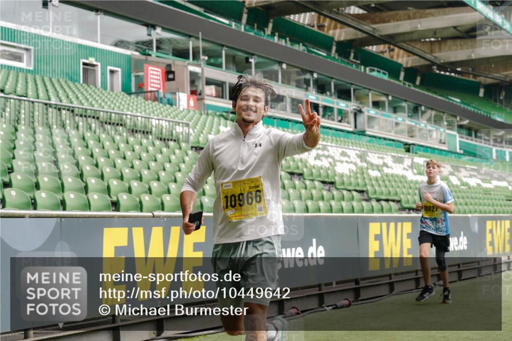 13.09.2026 - 21. swb-Marathon Bremen Michael Burmester http://msf.ph/oto/10449642 13.09.2026 10:30:45 Laufen im Stadion 10141, 10146, 10162, 10174, 10193, 10218, 10222, 10227, 10233, 10253, 10281, 10284, 10304, 10334, 10339, 10359, 10392, 10448, 10452, 10467, 10471, 10478, 10479, 10515, 10537, 10555, 10577, 10579, 10585, 10588, 10589, 10610, 10626, 10641, 10652, 10684, 10685, 10708, 10714, 10734, 10757, 10761, 10764, 10765, 10780, 10808, 10821, 10822, 10825, 10827, 10837, 10838, 10862, 10863, 10884, 10886, 10887, 10906, 10966, 10984, 11002, 11038, 11109, 11350, 11379 meine-sportfotos.de
