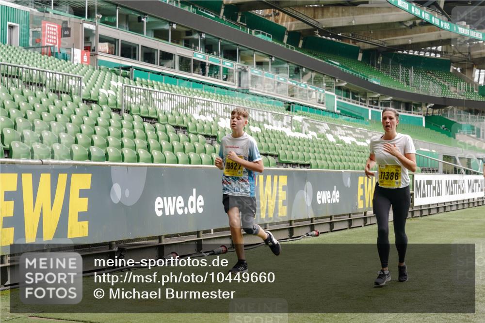 13.09.2026 - 21. swb-Marathon Bremen Michael Burmester http://msf.ph/oto/10449660 13.09.2026 10:30:46 Laufen im Stadion 10141, 10146, 10162, 10174, 10193, 10218, 10222, 10227, 10233, 10253, 10281, 10284, 10304, 10334, 10339, 10359, 10392, 10448, 10452, 10467, 10471, 10478, 10479, 10515, 10537, 10555, 10577, 10579, 10585, 10588, 10589, 10610, 10626, 10641, 10652, 10684, 10685, 10708, 10714, 10734, 10757, 10761, 10764, 10765, 10780, 10808, 10821, 10822, 10825, 10827, 10837, 10838, 10862, 10863, 10884, 10886, 10887, 10906, 10966, 10984, 11002, 11038, 11109, 11350, 11379 meine-sportfotos.de