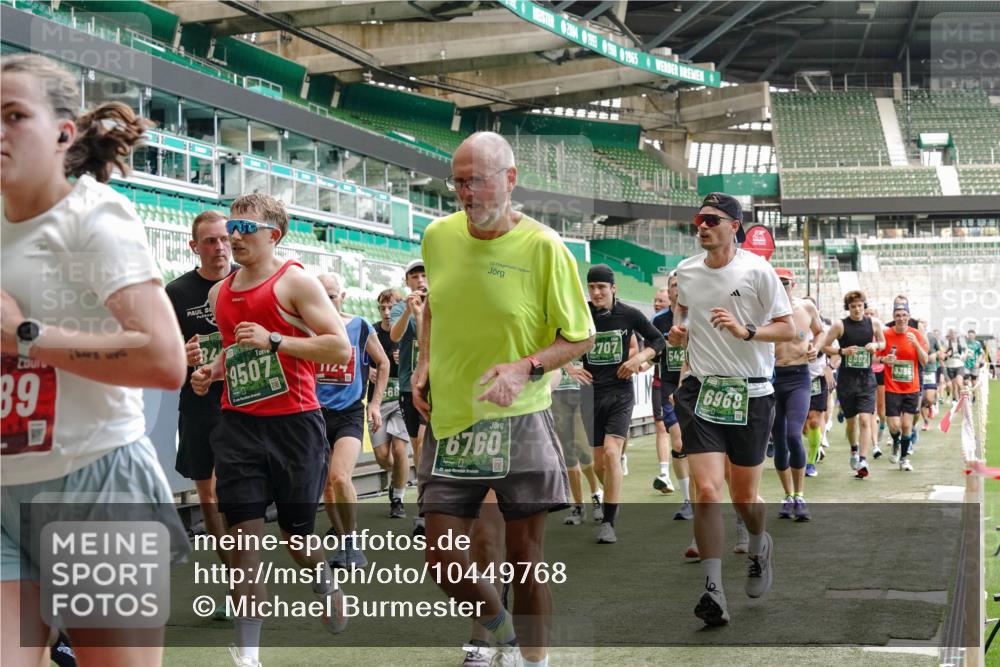 13.09.2026 - 21. swb-Marathon Bremen Michael Burmester http://msf.ph/oto/10449768 13.09.2026 13:09:10 Laufen im Stadion 164, 383, 391, 448, 532, 549, 551, 563, 625, 800, 808, 813, 869, 884, 898, 911, 1025, 1072, 1124, 1150, 1180, 1285, 1289, 1395, 1398, 1559, 1688, 1831, 1880, 1899, 2003, 2041, 2208, 2215, 2229, 2232, 2243, 2366, 2380, 2413, 2429, 2441, 2467, 2471, 2525, 2573, 2594, 2611, 2635, 2692, 2717, 2727, 2782, 2802, 2823, 2831, 2841, 2866, 2897, 2930, 2931, 2941, 3032, 3086, 3291, 3316, 3327, 3333, 3398, 3437, 3707, 3769, 109 meine-sportfotos.de