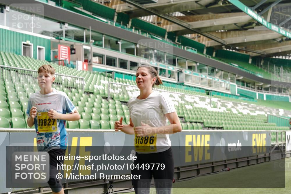 13.09.2026 - 21. swb-Marathon Bremen Michael Burmester http://msf.ph/oto/10449779 13.09.2026 10:30:47 Laufen im Stadion 10141, 10146, 10162, 10174, 10193, 10218, 10222, 10227, 10233, 10253, 10281, 10284, 10304, 10334, 10339, 10359, 10392, 10448, 10452, 10467, 10471, 10478, 10479, 10515, 10555, 10577, 10579, 10585, 10588, 10589, 10610, 10626, 10641, 10652, 10684, 10685, 10708, 10714, 10734, 10757, 10761, 10764, 10765, 10780, 10808, 10821, 10822, 10825, 10827, 10837, 10838, 10862, 10863, 10884, 10886, 10887, 10906, 10984, 11002, 11038, 11109, 11350, 11379 meine-sportfotos.de