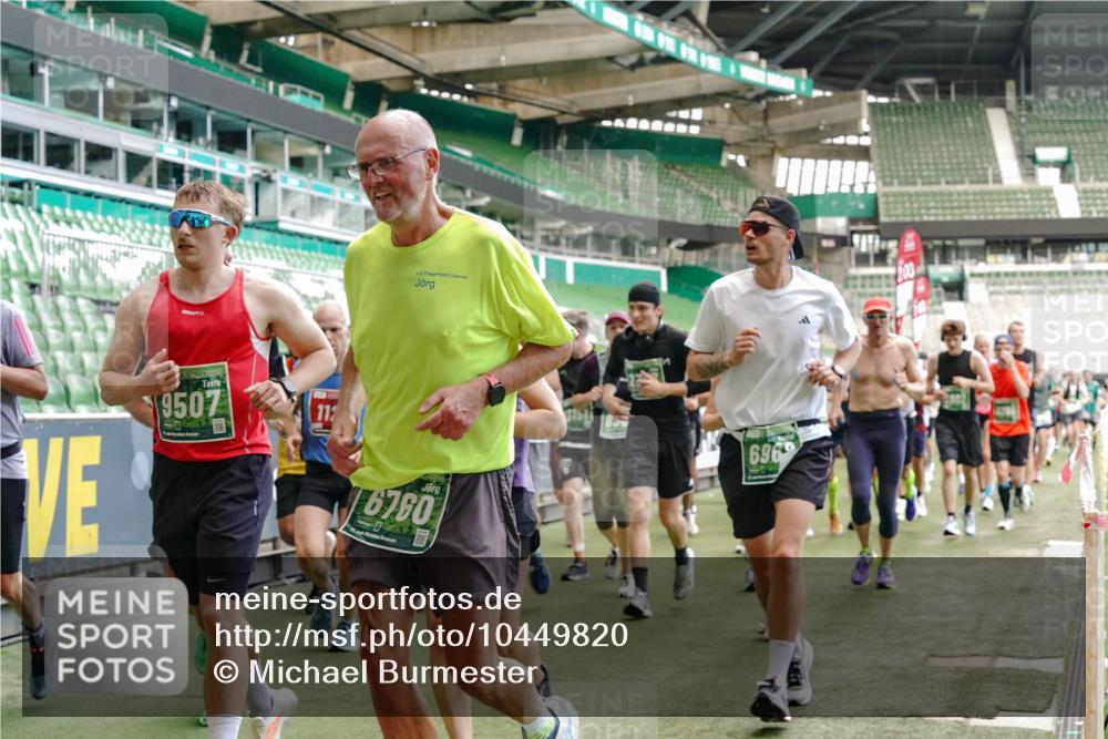 13.09.2026 - 21. swb-Marathon Bremen Michael Burmester http://msf.ph/oto/10449820 13.09.2026 13:09:11 Laufen im Stadion 164, 383, 391, 448, 532, 549, 551, 563, 625, 800, 808, 813, 869, 884, 898, 911, 1025, 1072, 1124, 1150, 1180, 1285, 1289, 1395, 1398, 1559, 1688, 1831, 1880, 1899, 2003, 2041, 2208, 2215, 2229, 2232, 2243, 2366, 2380, 2413, 2429, 2441, 2467, 2471, 2525, 2573, 2594, 2611, 2635, 2692, 2717, 2727, 2782, 2802, 2823, 2831, 2841, 2866, 2897, 2920, 2930, 2931, 2941, 3032, 3063, 3086, 3291, 3316, 3327, 3333, 3398, 3437, 3707, 3769, 109 meine-sportfotos.de