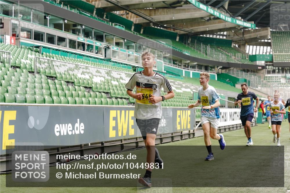 13.09.2026 - 21. swb-Marathon Bremen Michael Burmester http://msf.ph/oto/10449831 13.09.2026 10:30:49 Laufen im Stadion 10141, 10146, 10162, 10174, 10193, 10218, 10222, 10227, 10233, 10253, 10281, 10284, 10304, 10334, 10339, 10359, 10392, 10448, 10452, 10467, 10471, 10478, 10479, 10515, 10555, 10577, 10579, 10585, 10588, 10589, 10610, 10626, 10641, 10652, 10684, 10685, 10708, 10714, 10734, 10757, 10761, 10764, 10765, 10780, 10808, 10821, 10822, 10825, 10827, 10837, 10838, 10862, 10863, 10884, 10886, 10887, 10906, 10984, 11002, 11038, 11109, 11350, 11379 meine-sportfotos.de