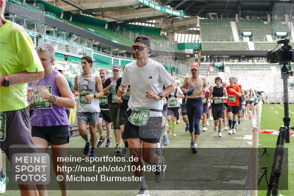 13.09.2026 - 21. swb-Marathon Bremen Michael Burmester http://msf.ph/oto/10449837 13.09.2026 13:09:11 Laufen im Stadion 164, 383, 391, 448, 532, 549, 551, 563, 625, 800, 808, 813, 869, 884, 898, 911, 1025, 1072, 1124, 1150, 1180, 1285, 1289, 1395, 1398, 1559, 1688, 1831, 1880, 1899, 2003, 2041, 2208, 2215, 2229, 2232, 2243, 2366, 2380, 2413, 2429, 2441, 2467, 2471, 2525, 2573, 2594, 2611, 2635, 2692, 2717, 2727, 2782, 2802, 2823, 2831, 2841, 2866, 2897, 2920, 2930, 2931, 2941, 3032, 3063, 3086, 3291, 3316, 3327, 3333, 3398, 3437, 3707, 3769, 109 meine-sportfotos.de